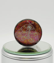 Load image into Gallery viewer, Color Shift Mystical Moth Phone Grip