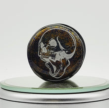 Load image into Gallery viewer, Color Shift Screaming Skull Gothic Phone Grip