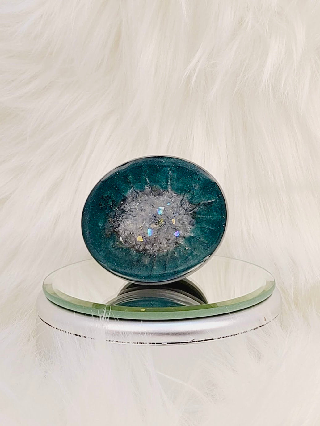 Oval Emerald Geode Pop Phone Grip with Aurora Crystals: Phone Holder and Phone Stand